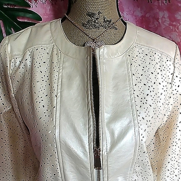 Peck & Peck Laser Cut Faux Leather Zipper Jacket - Picture 2 of 7